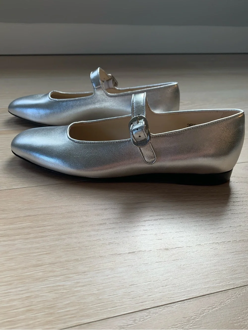Le Monde Beryl Metallic Silver Leather Mary Jane Flats NWT Size 38.5 IT - Picture 6 of 10